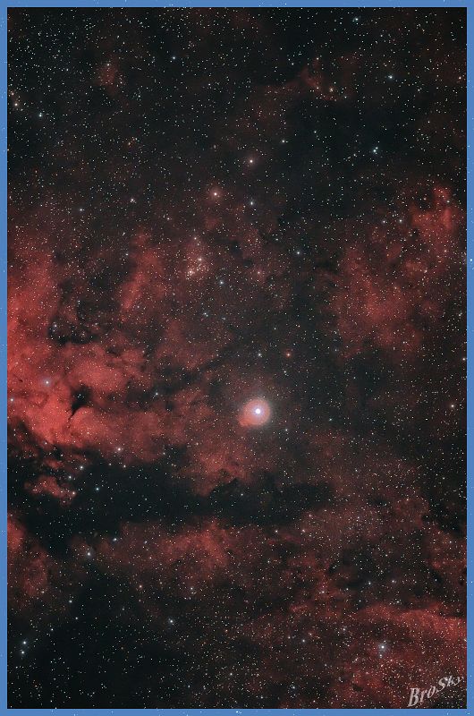 IC1318_190809.jpg -    Objekt: IC1318 mit NGC6910    Sternbild: Cygnus - Schwan Aufnahmeort: Senden Aufnahmedatum: 19.08.2009 Belichtung: 25 x 300 sec Optik: Pentax SDHF 75 mm Kamera: Canon 400D Astro mit Lumicon Deep Sky Filter 