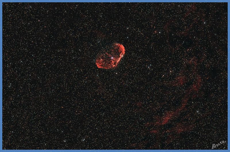 NGC6888_191009.jpg -    Objekt: NGC6888 - Crescent- oder Mondsichelnebel    Sternbild: Cygnus - Schwan Aufnahmeort: Senden Aufnahmedatum: 19.10.2009 Belichtung: 16 x 300 sec Optik: Pentax SDHF 75 mm Kamera: Canon 400D Astro mit Lumicon Deep Sky Filter 