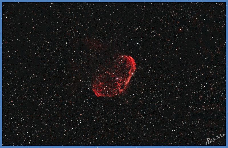 NGC6888_270611.jpg -    Objekt: NGC6888 - Crescent- oder Mondsichelnebel    Sternbild: Cygnus - Schwan Aufnahmeort: Senden Aufnahmedatum: 27.06.2011 Belichtung: 25 x 300 sec Optik: Takahashi 120 mm TSA mit 2'' TS-Flattener Kamera: Canon 400D Astro mit Hutech IDAS V4 Filter 